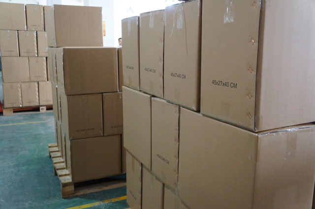 أسافين الفلين الملصقة